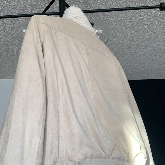 Cupcakes and Cashmere Reversible Sherpa/Suede Jacket - Picture 5 of 6